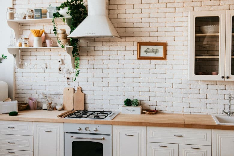 8 ways to get rid of all the nasty smells in the kitchen