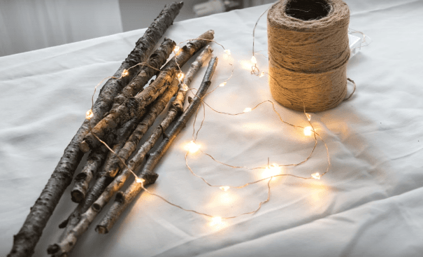 You can make the prettiest Christmas decoration with just a few old branches!