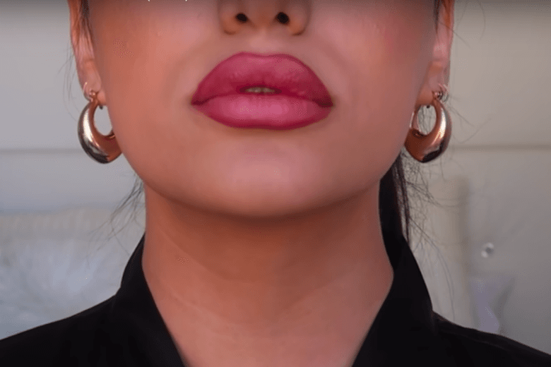 Teenagers try this bizarre trend for fuller lips