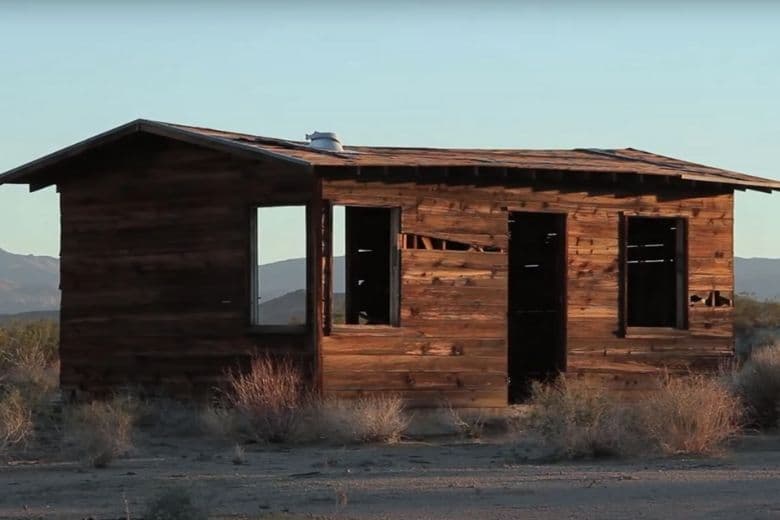 Artist transforms abandoned barn into an optical illusion