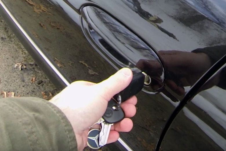 4 ways to de-ice a frozen car lock